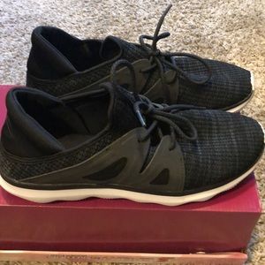 New! Champion speed knit tennis shoes!